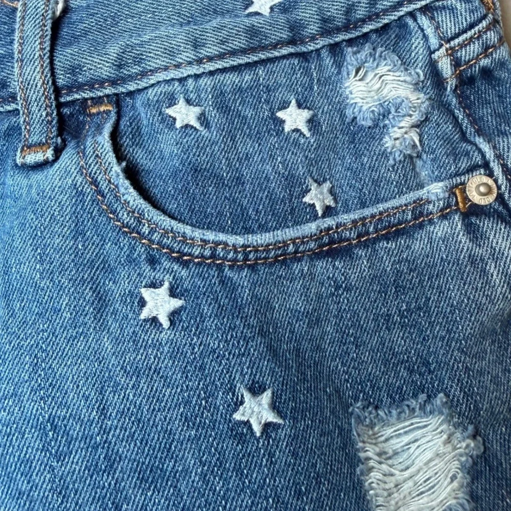 Old Navy Womens Size 8 Boyfriend Denim Cutoff Shorts Blue Distressed Raw Hem